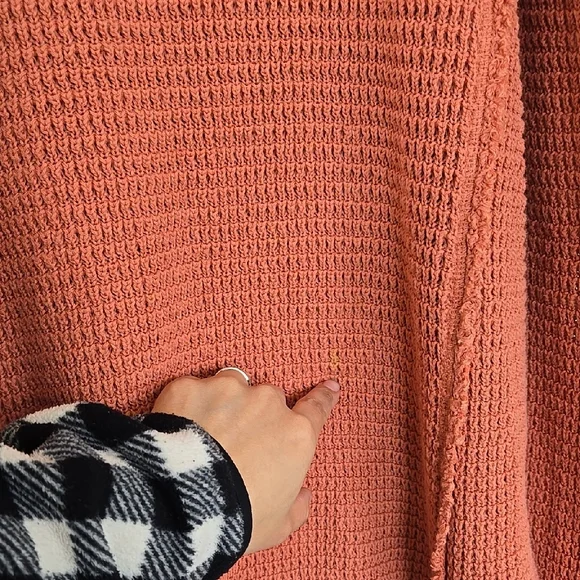 Free People Women's  Coral-Salmon Pink Cold Shoulder Knit Sweater Size M - Picture 12 of 16